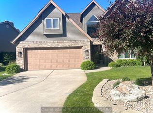 1 Ponderosa Dr, Grand Island, NE 68803