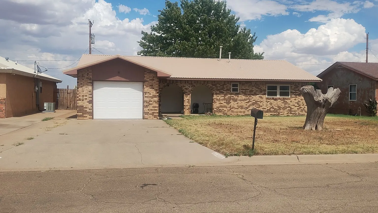Two bedroom Home! 1 dog and 2 Cats Allowed! — Photo 1