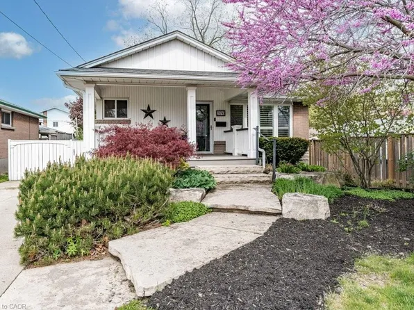 376 E 18th St, Hamilton, ON L9A 4R1