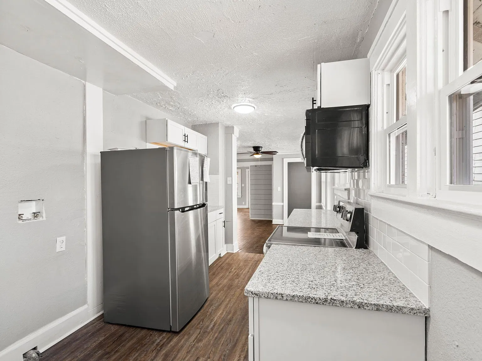 3 bed, 1200 sqft, $1,250 — Photo 2