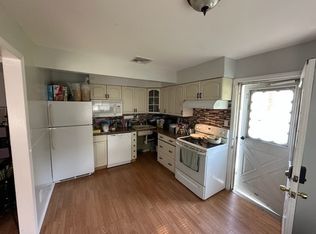 33 Country Greens Dr #2, Holtsville, NY 11742