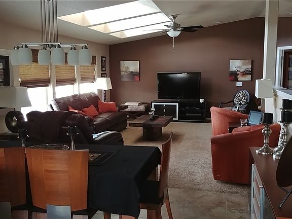 2nd image of 835 Desert Aire Dr SW