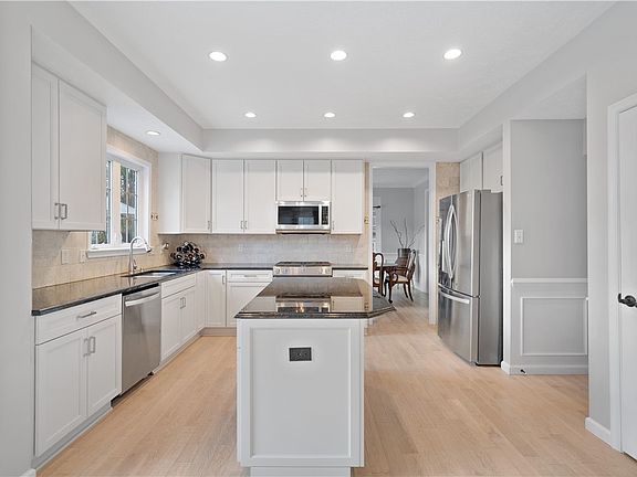 5th image of 645 Water View Dr
