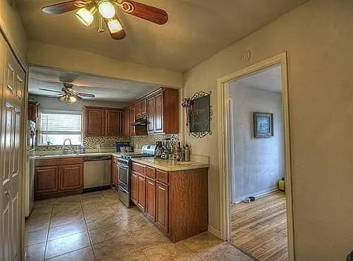 4000 Winfield Ave — Photo 12