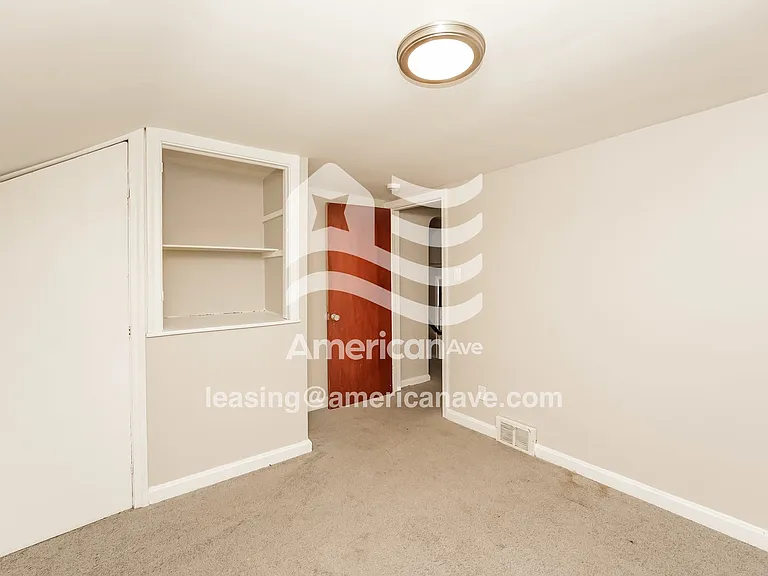 1323675_010_bedroom_11.jpg