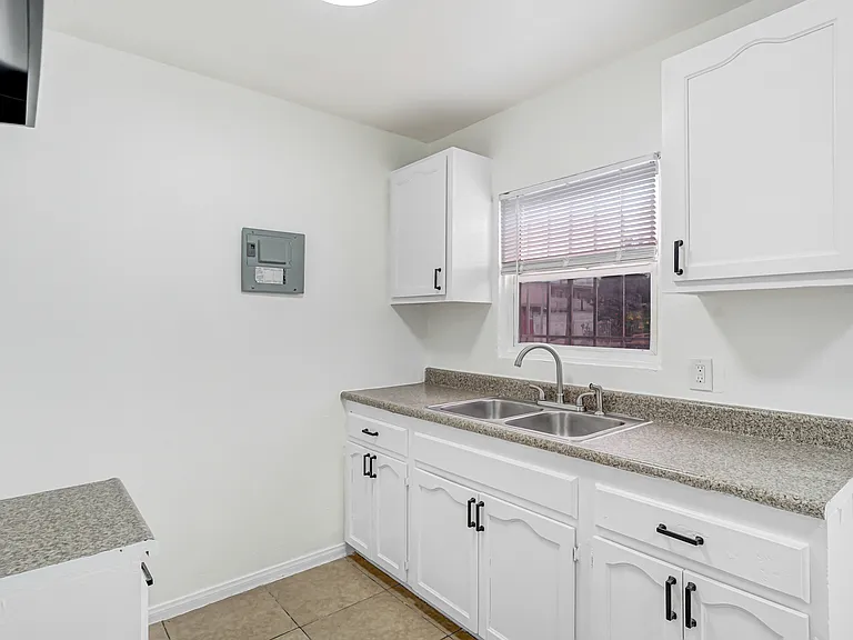 7411 S Figueroa St #1 — Photo 1