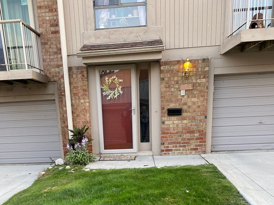 Entry and garage on right hand side.