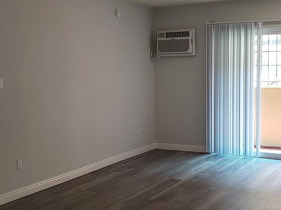 5th image of 4126 Rosewood Ave