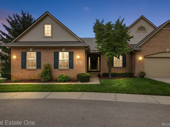 8028 Springdale Dr, White Lake, MI 48386