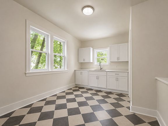 5th image of 329 Bird Ave #4