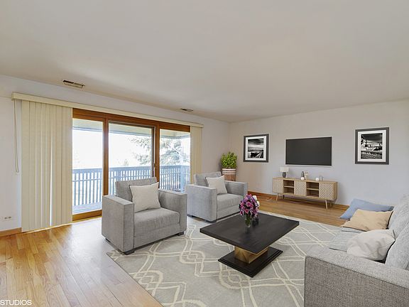3rd image of 1915 Tanglewood Dr APT 4C