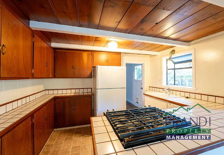 357 Forrest Ave — Photo 5