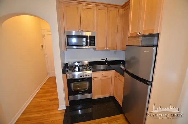 Rented by Manhattan Realty Group | media 9