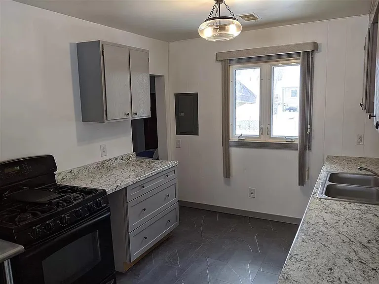 2821 Coolidge St — Photo 5