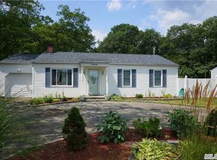 98 Oregon Ave, Medford, NY 11763