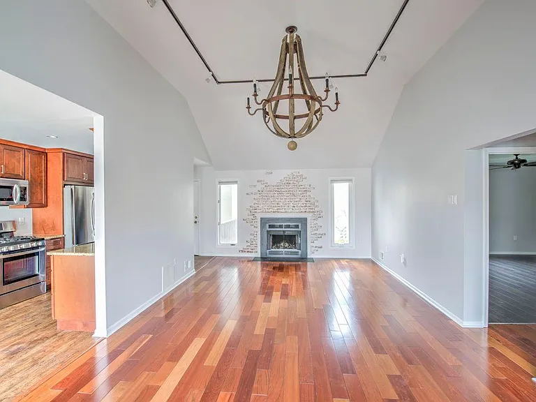 20 Tower Hill Dr #20 — Photo 5