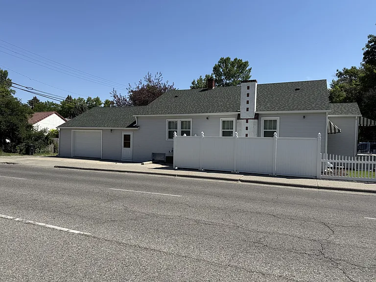 2423 Pine St #1 — Photo 3