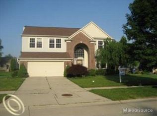8180 Creekside Dr, Westland, MI 48185