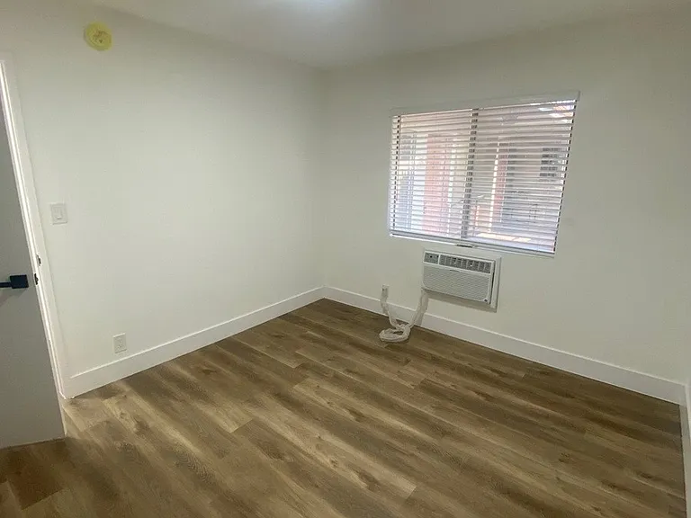 6136 Fulton Ave #9 — Photo 13
