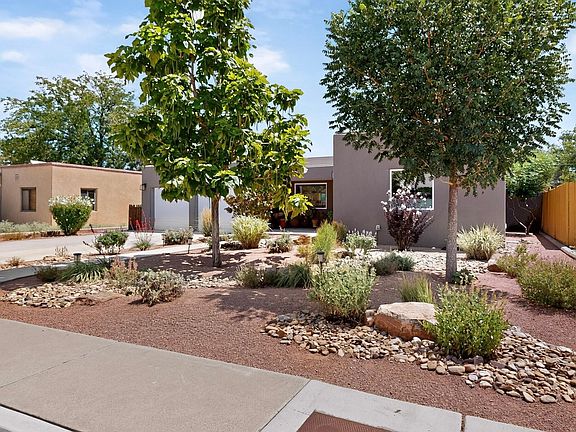 2nd image of 328 Fontana Pl NE