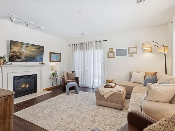 1211 Bergmann Dr, Stillwater, MN 55082