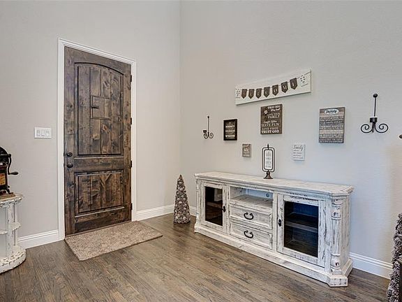 4th image of 601 Calm Crest Dr