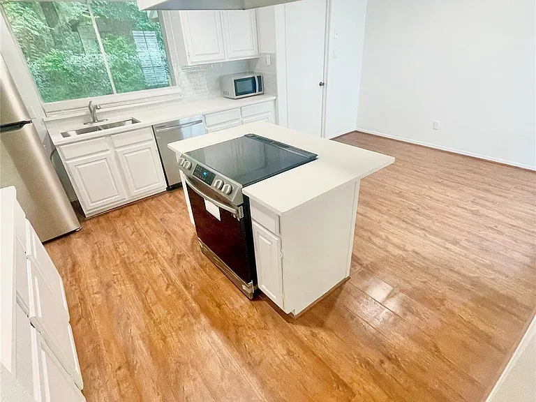 3126 Village Woods Dr — Photo 7