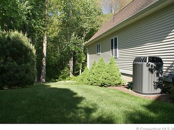 End unit offers beautiful l...