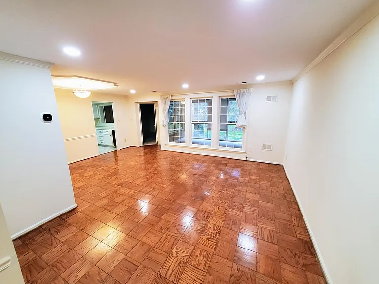 5715 Brewer House Cir #T2 — Photo 3