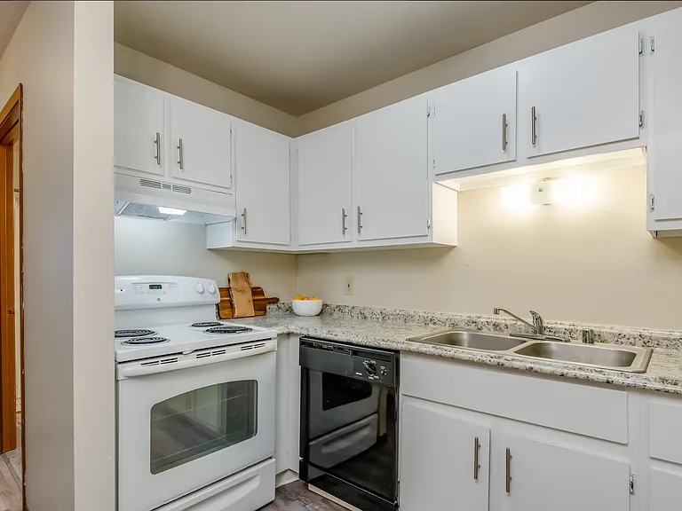 Harbor Ridge Apartments — Photo 8
