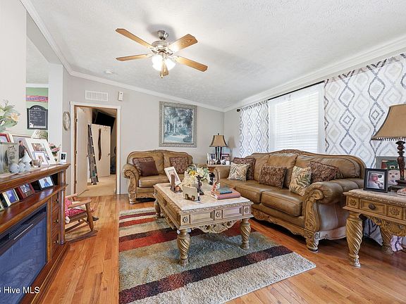 2nd image of 1325 Elizabeth Lane
