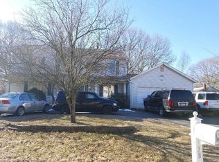 38 Hampton Ave, Mastic, NY 11950