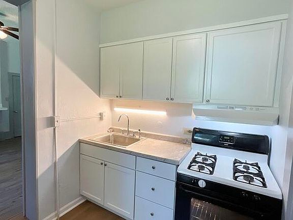 4th image of 608-1 W Schuetz St