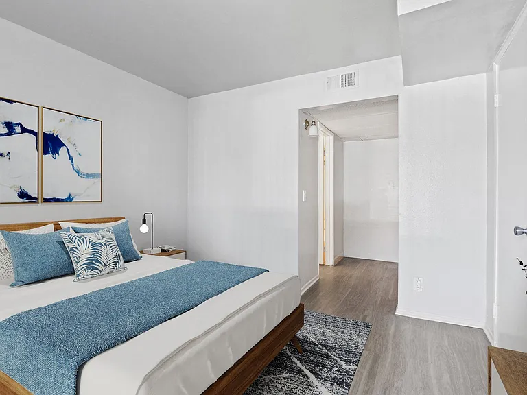 Parkwood Apartments — Photo 9