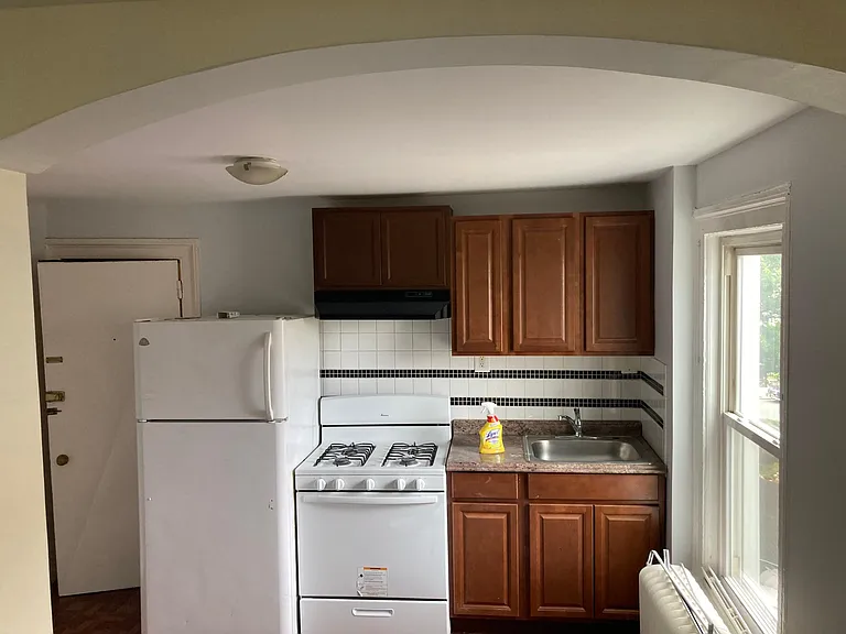 618 Madison Ave #8 — Photo 4