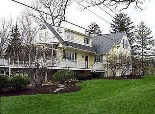 301 Devonshire Rd, Tower Lakes, IL 60010