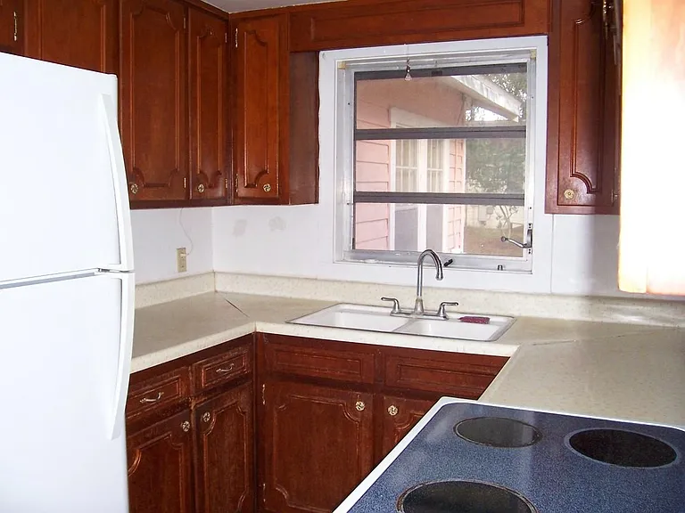 912 W Henry Ave — Photo 8