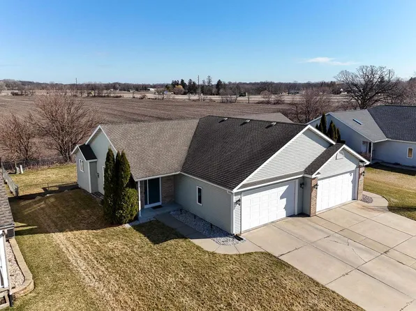 909 New Hampton Drive, Oregon, WI 53575