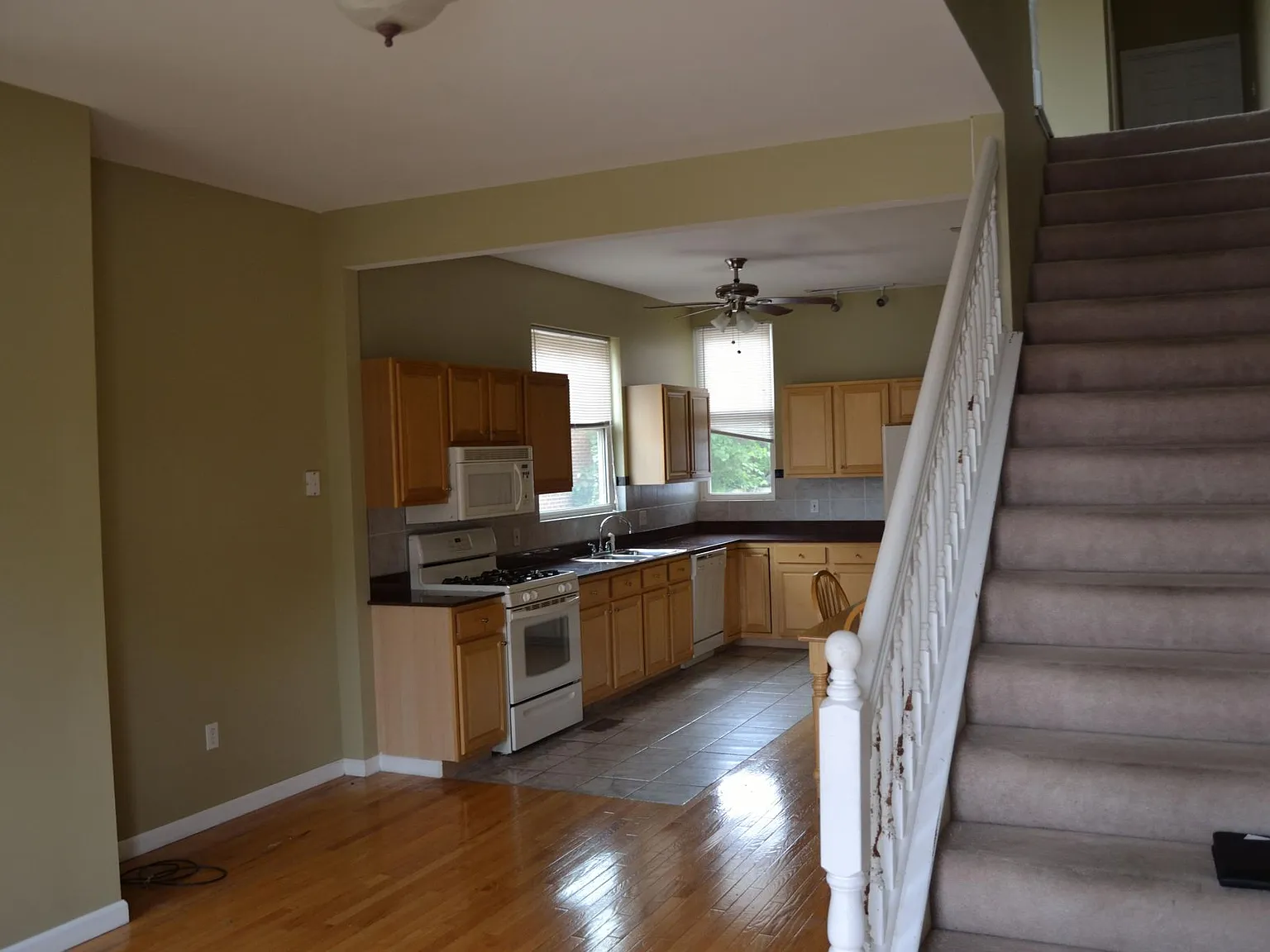 3 bed, 2806 sqft, $2,150 — Photo 3