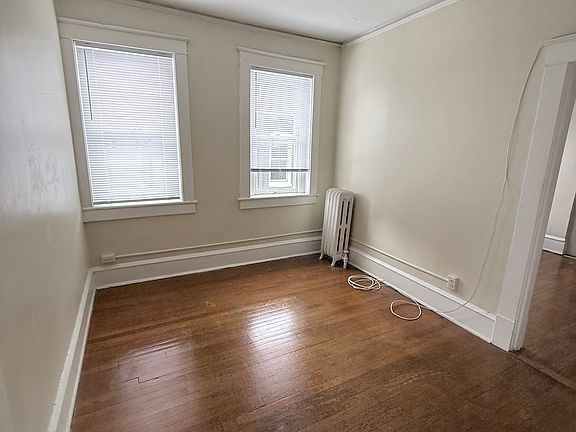 Bonus room as you enter apartment