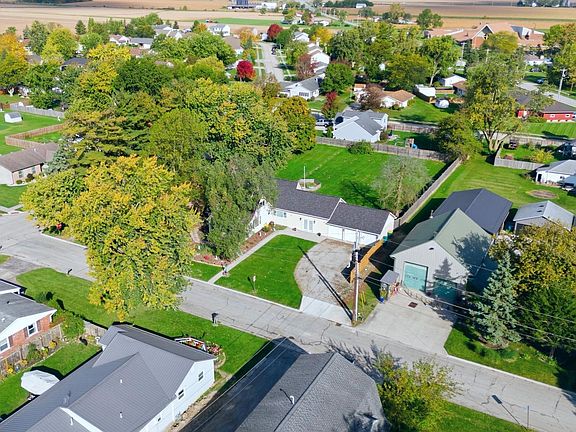 2nd image of 22205 Maple Ln