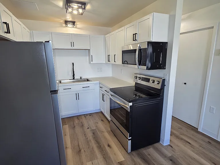 300 Dewey St #5 — Photo 2
