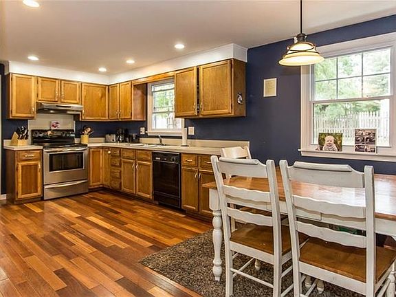 2nd image of 3648 Buttercup Ln