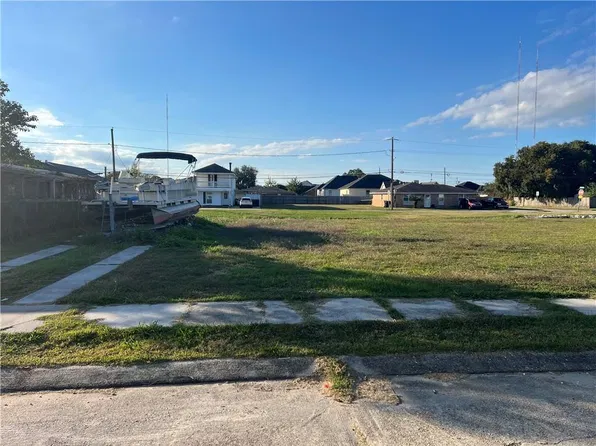 3512 Gallo Dr, Chalmette, LA 70043