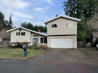 559 Regents Pl, Reedsport, OR 97467