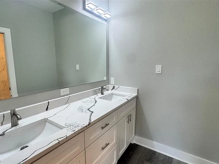 737 Ebenezer Ln — Photo 18