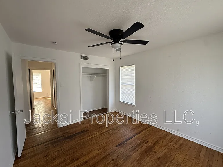 15 Macarthur Dr #B — Photo 9