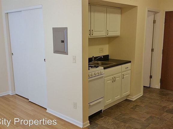 3rd image of 1819 N Cambridge Ave APT 105