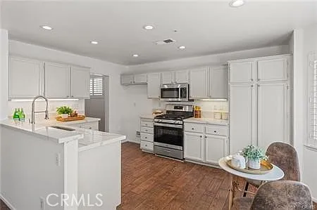 572 E Stephanie Dr — Photo 8
