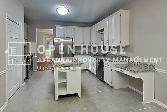 811 Springdale Xing — Photo 8